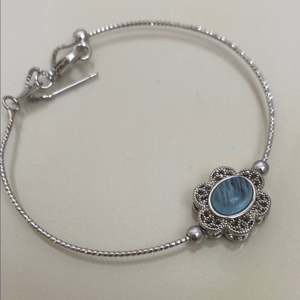 Elegant Silver Bracelet with Blue Gemstone n🆕